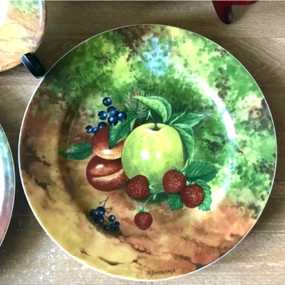 Beautiful Fruit Designed Plates by Rochard Limoges France.With  Artist signature - Picture 7 of 11